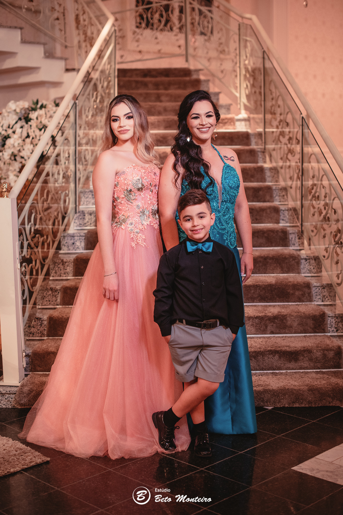 Aniversário de 15 anos - Foto e Filmagem - Debutante - Estúdio Beto Monteiro - Curitiba - fotografo de 15 anos - sessao de fotos - book de fotos - book de 15 anos - fotografo - leticia vieira - castello reale - pedro aquino - soul - vestido vermelho