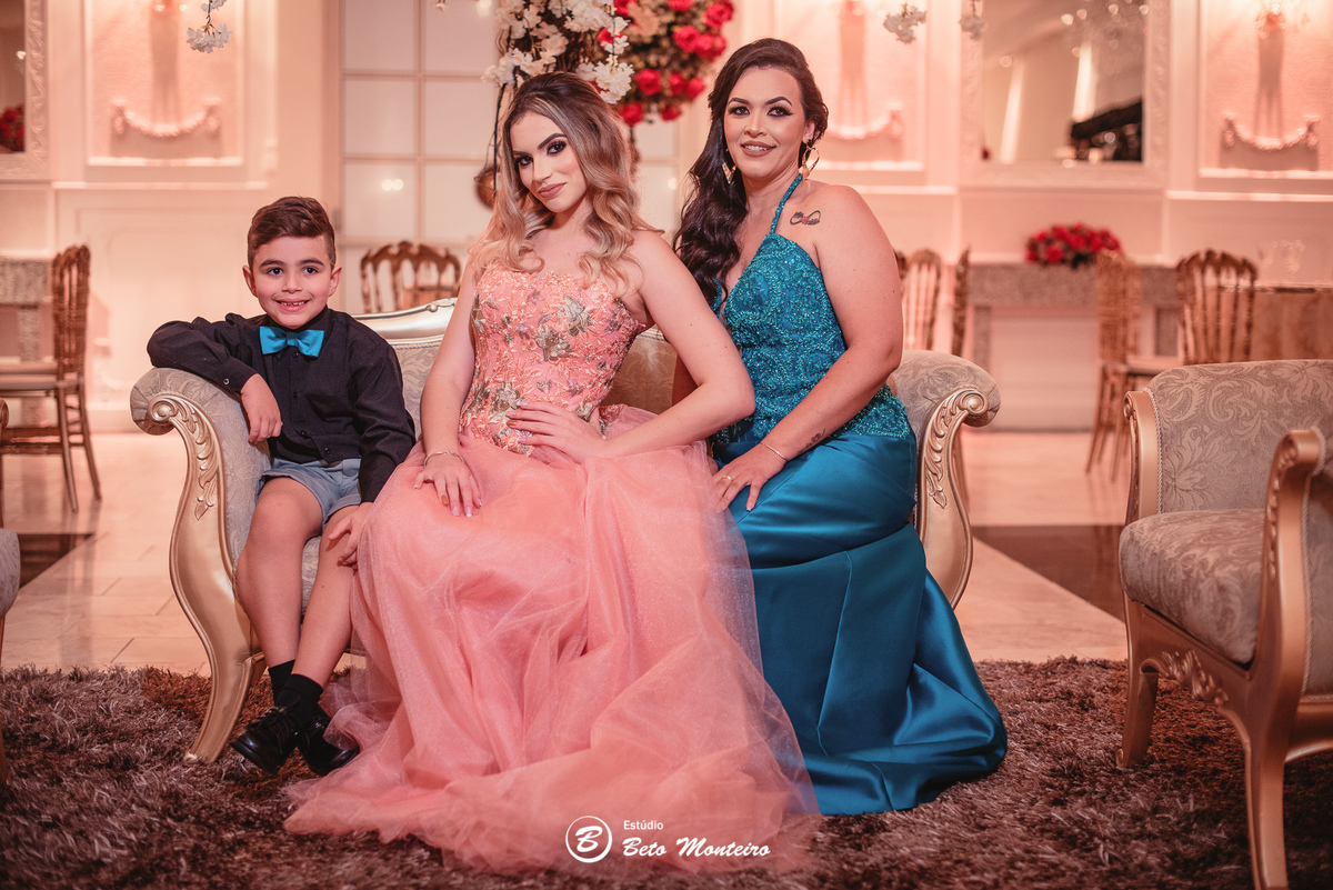 Aniversário de 15 anos - Foto e Filmagem - Debutante - Estúdio Beto Monteiro - Curitiba - fotografo de 15 anos - sessao de fotos - book de fotos - book de 15 anos - fotografo - leticia vieira - castello reale - pedro aquino - soul - vestido vermelho