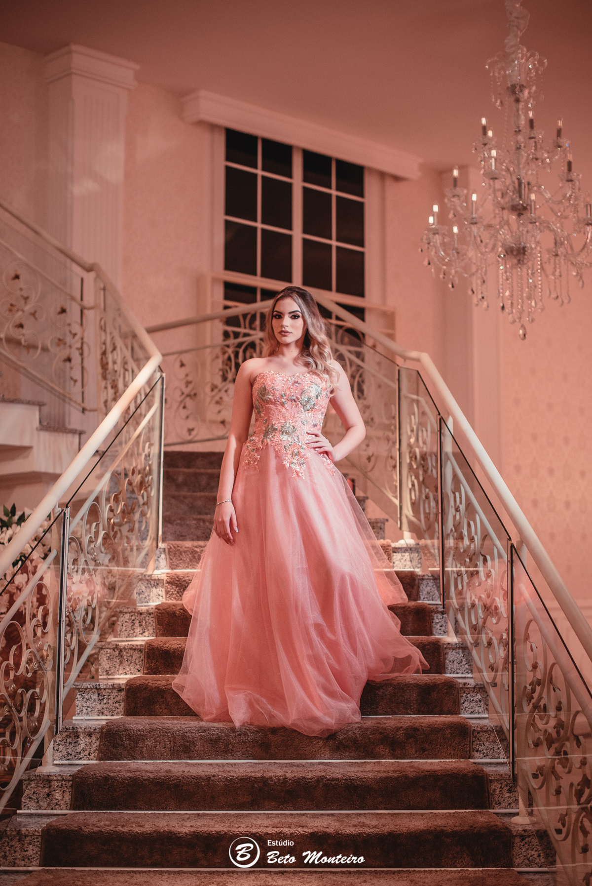 Aniversário de 15 anos - Foto e Filmagem - Debutante - Estúdio Beto Monteiro - Curitiba - fotografo de 15 anos - sessao de fotos - book de fotos - book de 15 anos - fotografo - leticia vieira - castello reale - pedro aquino - soul - vestido vermelho