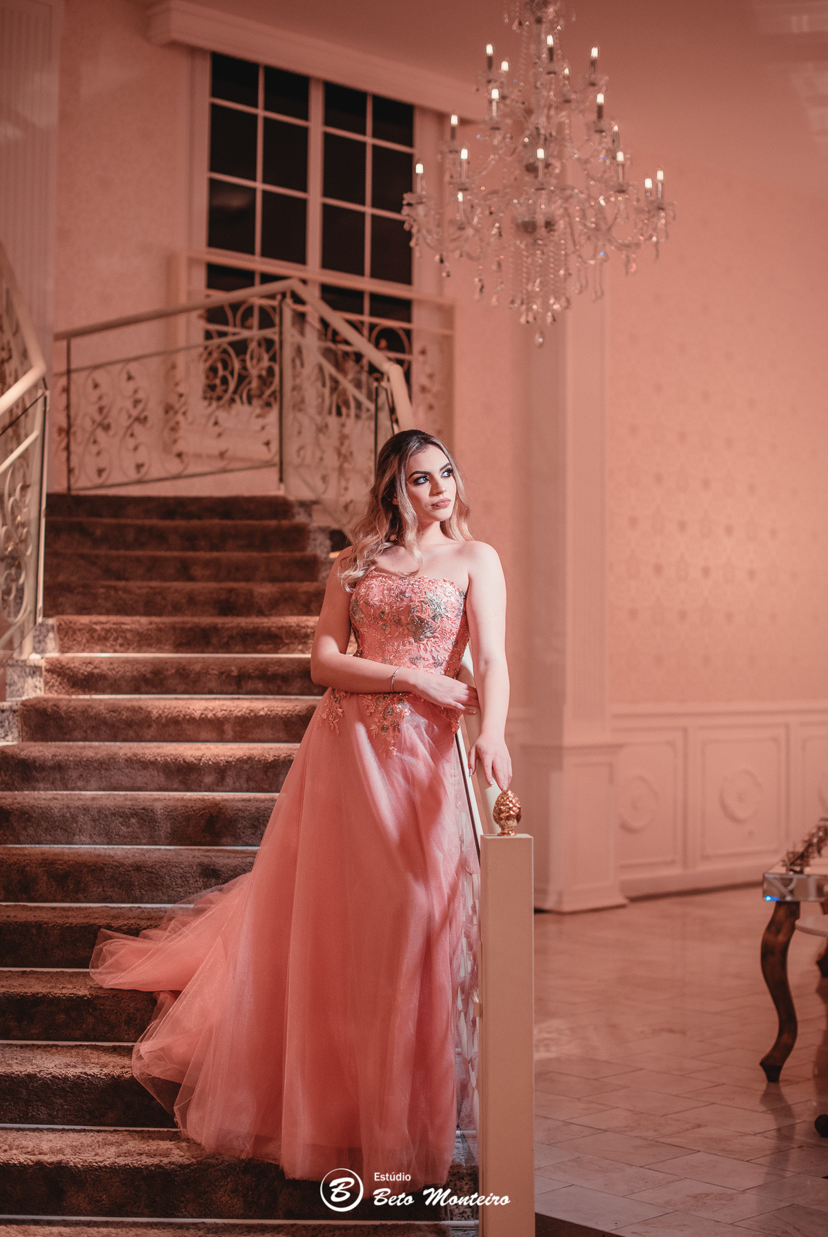 Aniversário de 15 anos - Foto e Filmagem - Debutante - Estúdio Beto Monteiro - Curitiba - fotografo de 15 anos - sessao de fotos - book de fotos - book de 15 anos - fotografo - leticia vieira - castello reale - pedro aquino - soul - vestido vermelho