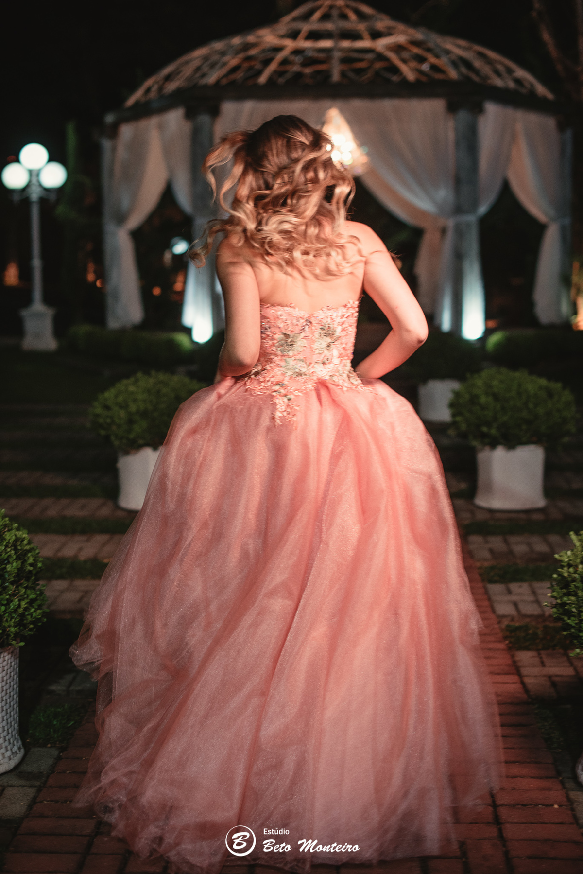 Aniversário de 15 anos - Foto e Filmagem - Debutante - Estúdio Beto Monteiro - Curitiba - fotografo de 15 anos - sessao de fotos - book de fotos - book de 15 anos - fotografo - leticia vieira - castello reale - pedro aquino - soul - vestido vermelho
