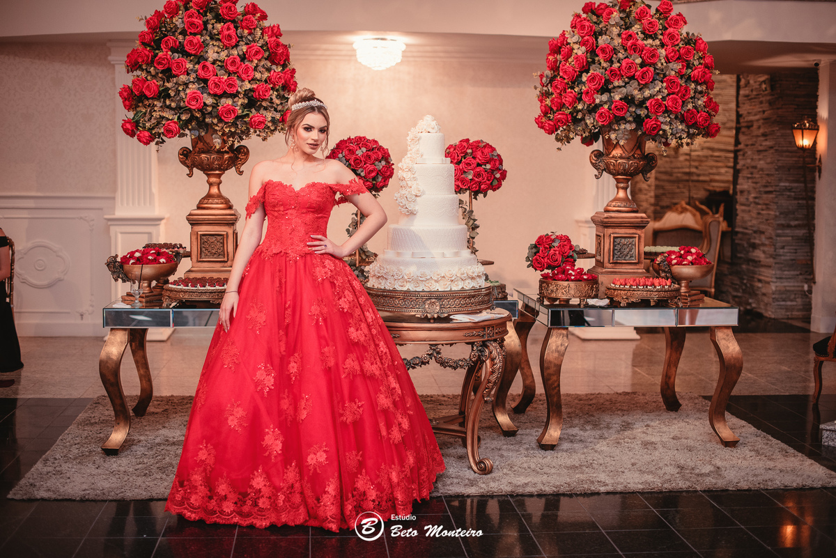 Aniversário de 15 anos - Foto e Filmagem - Debutante - Estúdio Beto Monteiro - Curitiba - fotografo de 15 anos - sessao de fotos - book de fotos - book de 15 anos - fotografo - leticia vieira - castello reale - pedro aquino - soul - vestido vermelho