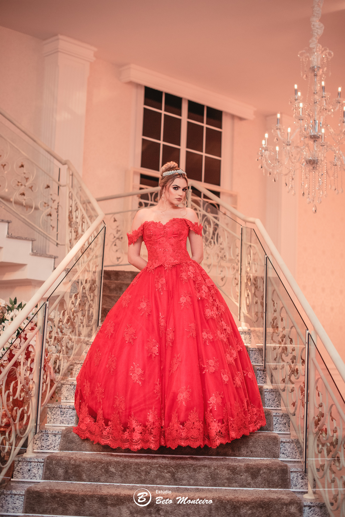 Aniversário de 15 anos - Foto e Filmagem - Debutante - Estúdio Beto Monteiro - Curitiba - fotografo de 15 anos - sessao de fotos - book de fotos - book de 15 anos - fotografo - leticia vieira - castello reale - pedro aquino - soul - vestido vermelho