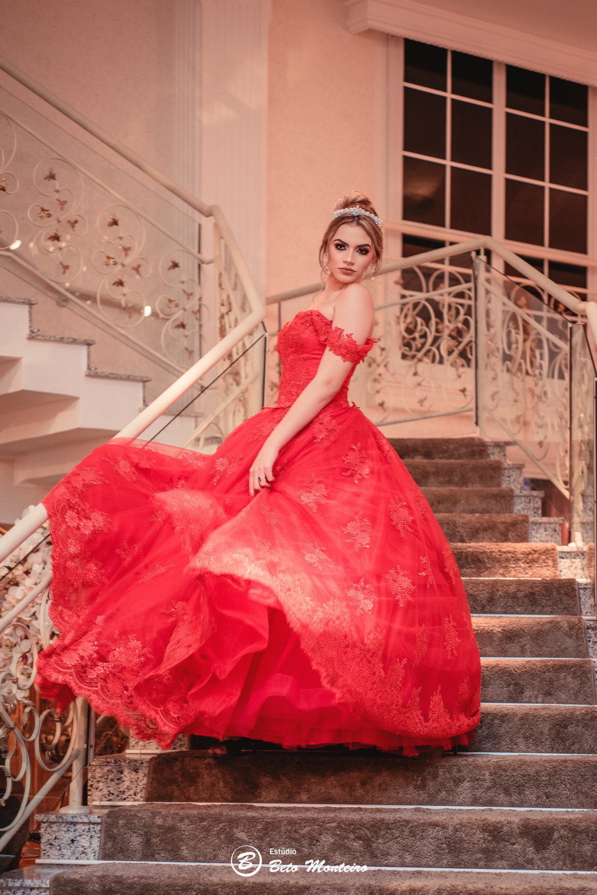 Aniversário de 15 anos - Foto e Filmagem - Debutante - Estúdio Beto Monteiro - Curitiba - fotografo de 15 anos - sessao de fotos - book de fotos - book de 15 anos - fotografo - leticia vieira - castello reale - pedro aquino - soul - vestido vermelho