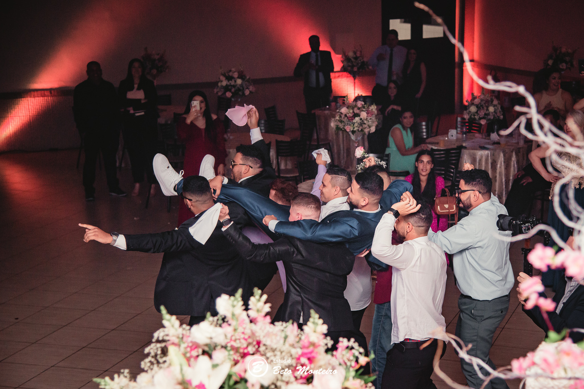 fotografo de casamento - videos de casamento - filmagem - casamento - cinegrafista - filmmaker - wedding - produtora - curitiba - estudio beto monteiro - casal - pre wedding - hellen e kawe - spazio nichele - manu torrecillas