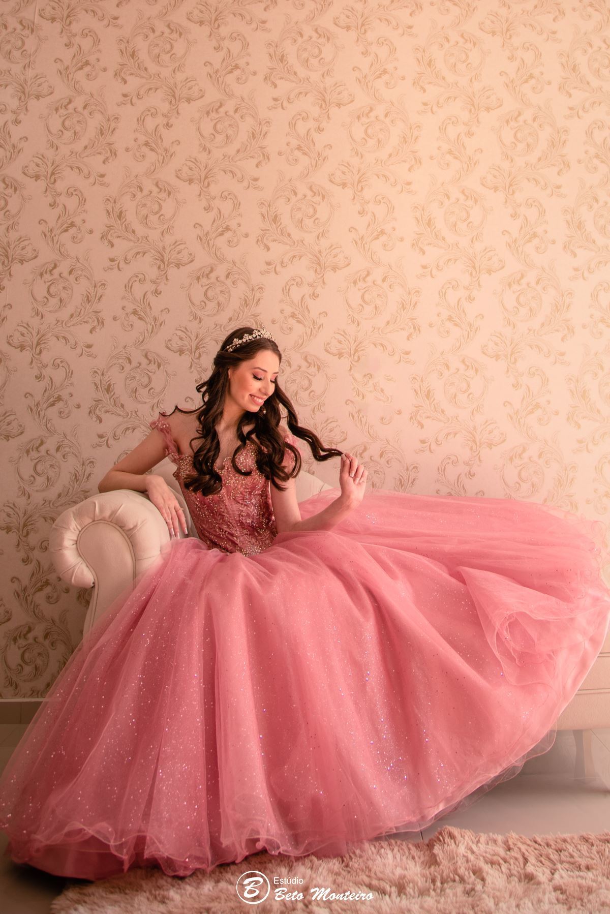 Aniversário de 15 anos - Foto e Filmagem - Debutante - Estúdio Beto Monteiro - Curitiba - fotografo de 15 anos - fotógrafa - sessao de fotos - book de fotos - book de 15 anos - fotografo - chácara ienkot - vestido - Lívia