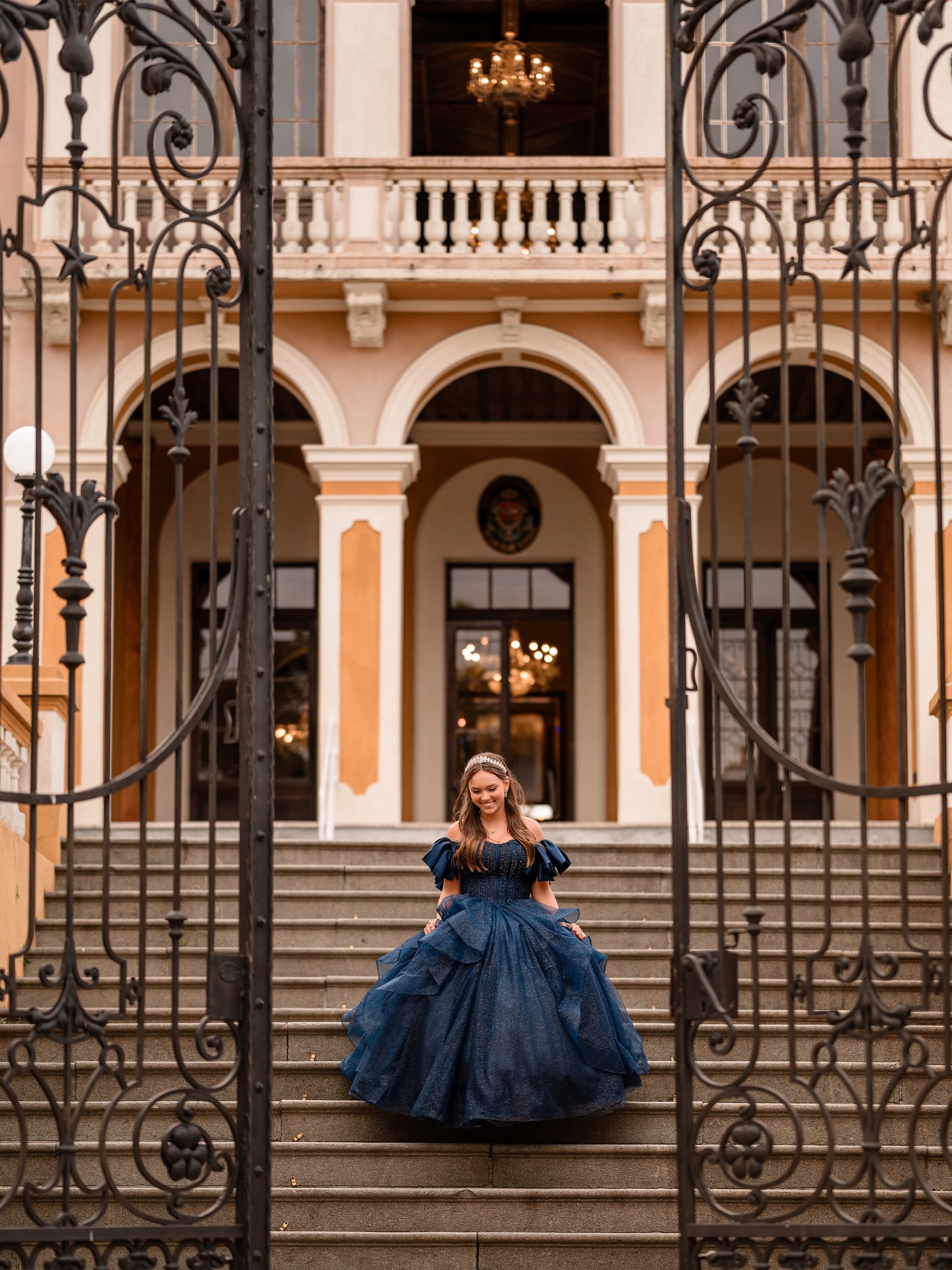 @helena.longares brilhou no ensaio de 15 anos no @palaciogaribaldi
