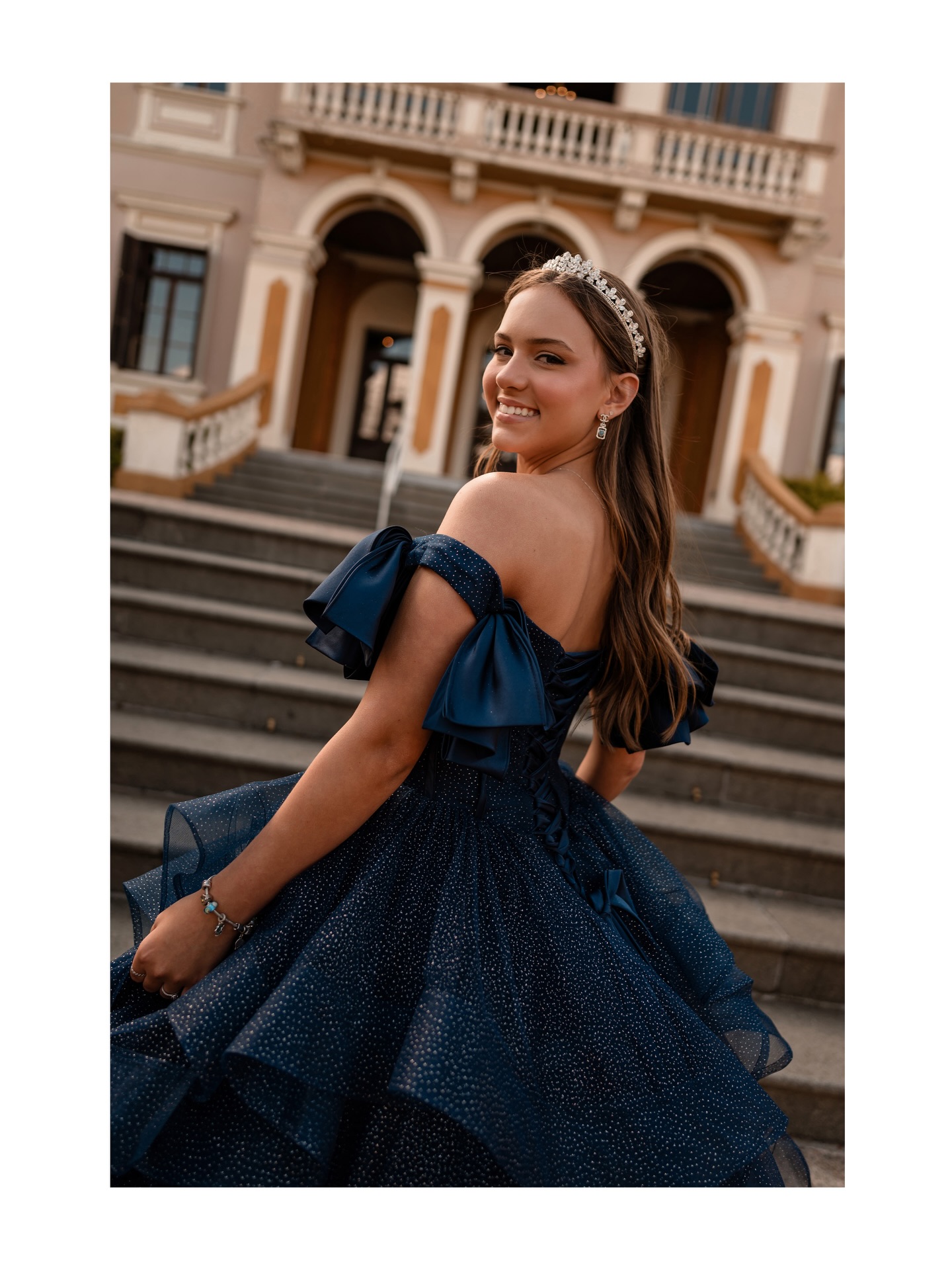 @helena.longares brilhou no ensaio de 15 anos no @palaciogaribaldi